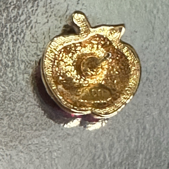 - Vintage 1990’s Avon Apple Earrings, super cute, heavy/durable. - Picture 4 of 5